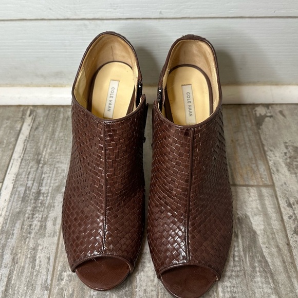 Cole Haan Chestnut/Brown Leather Weave Open Toe Boot Heels Size 8.5 - Picture 3 of 3